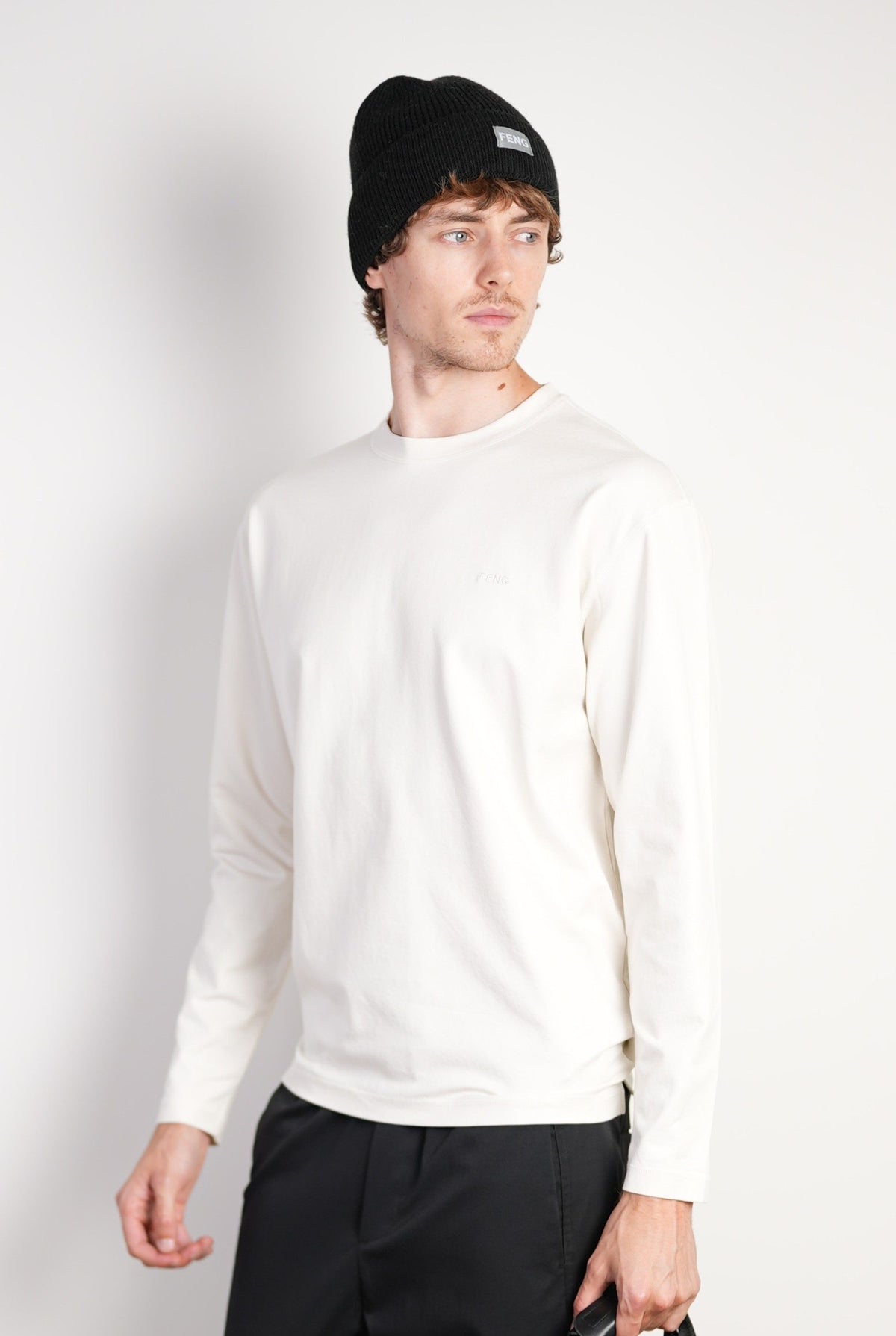 OFF WHITE