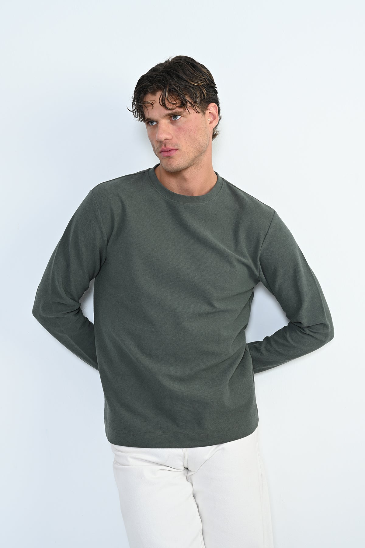 GREEN
