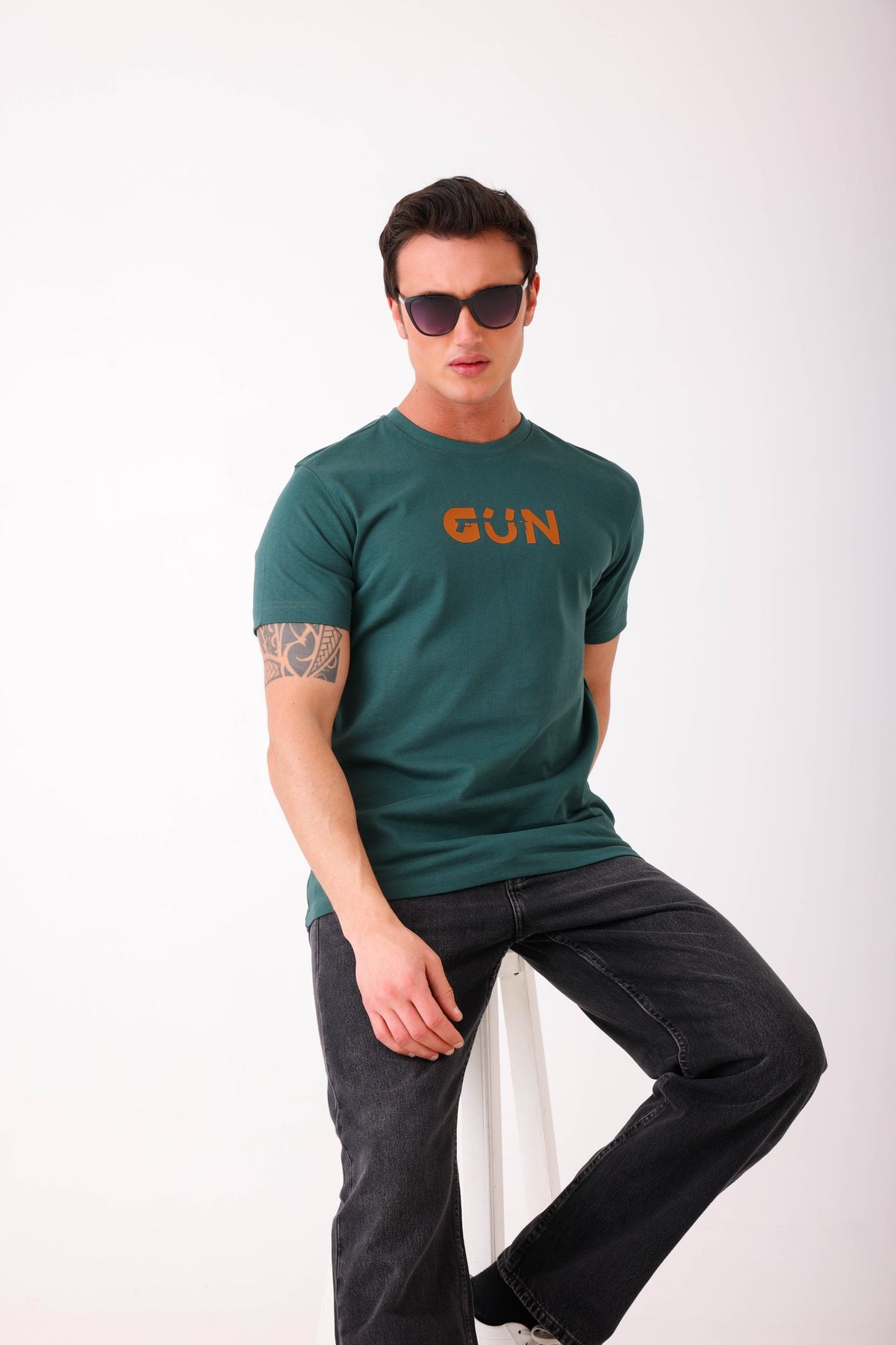 GREEN