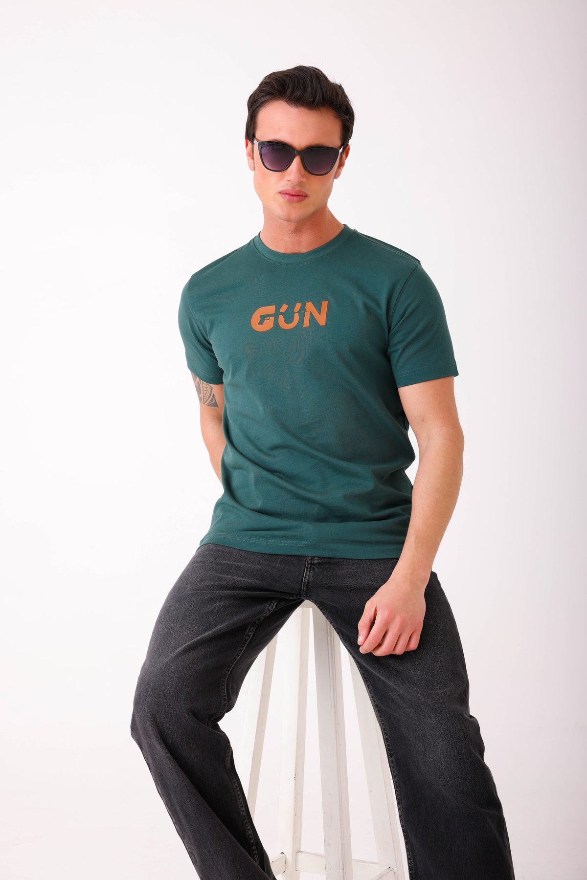 GREEN