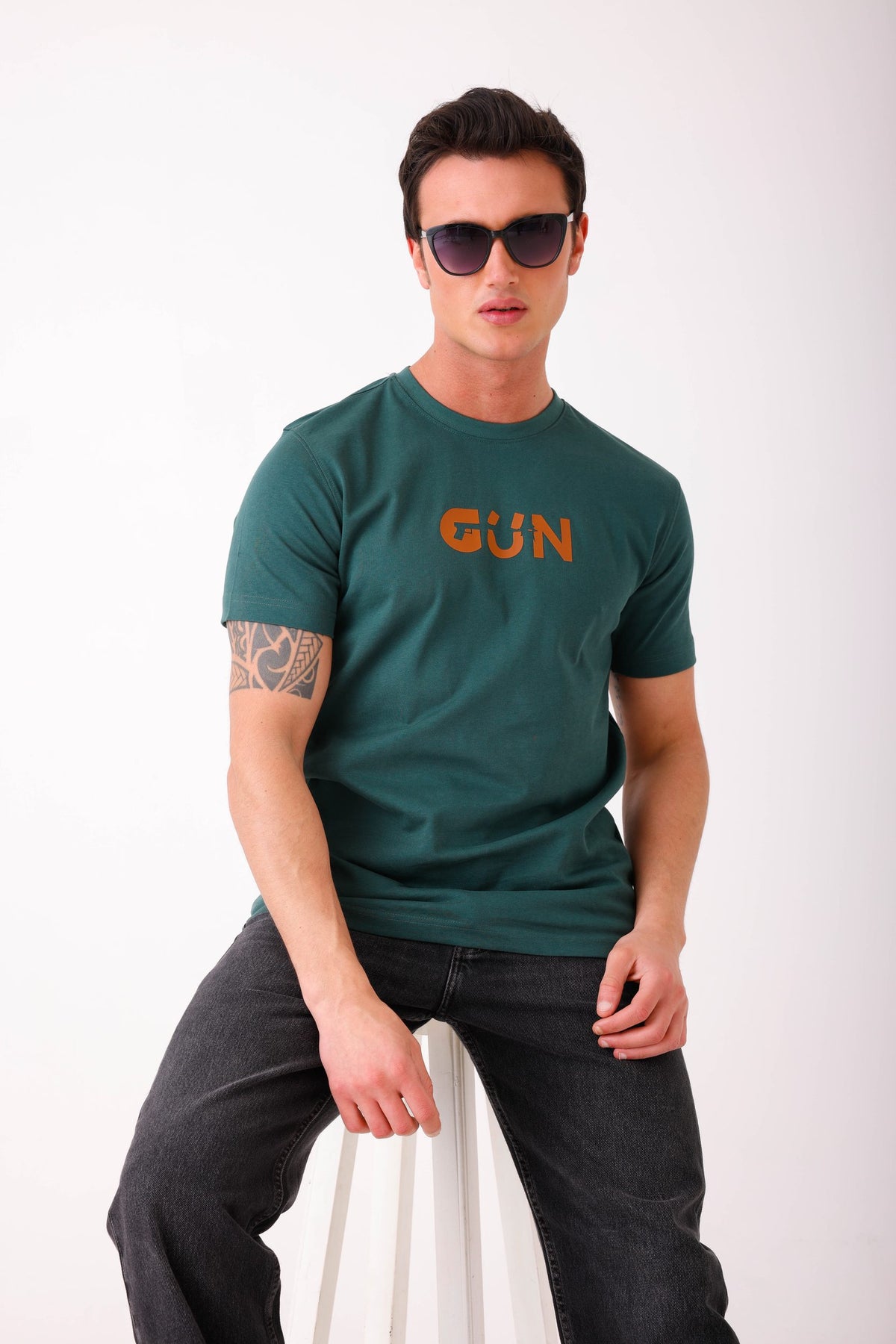 GREEN