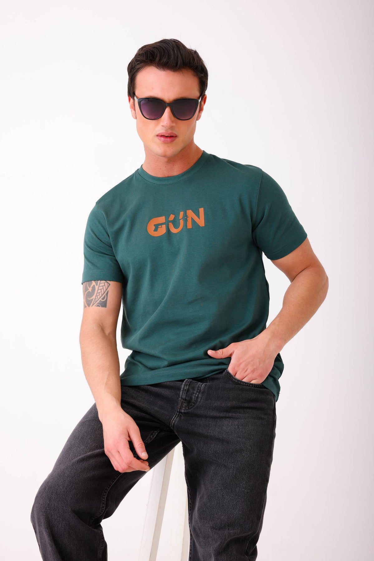 GREEN