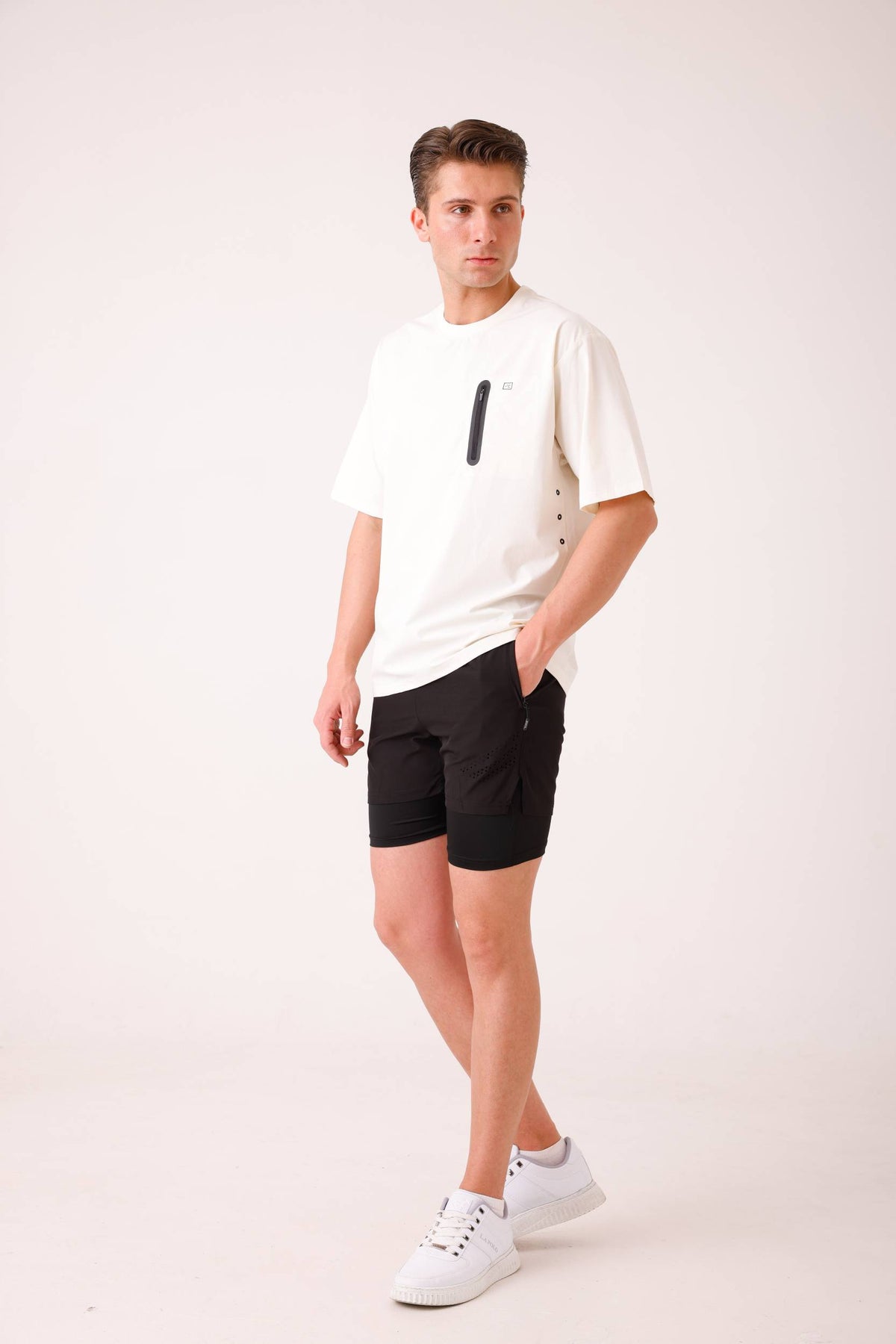WHITE/BLACK